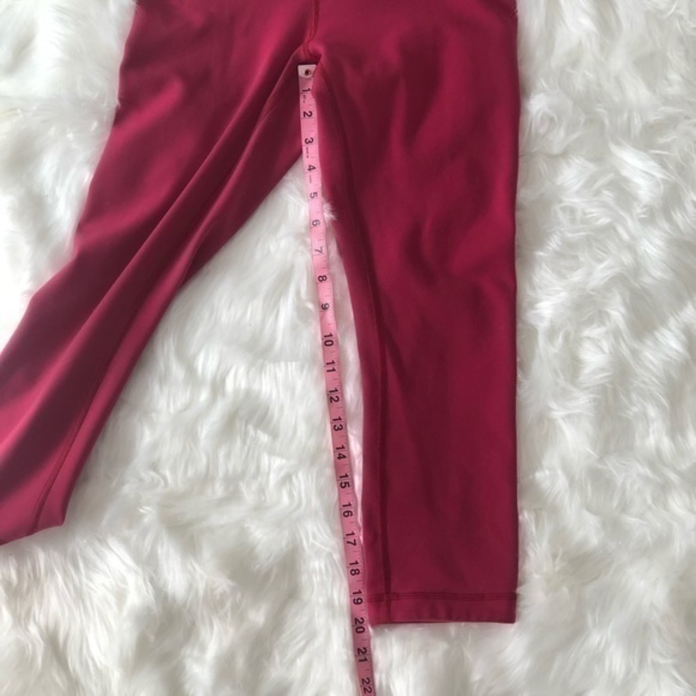Lululemon Reverseable Crop Legging - image 4